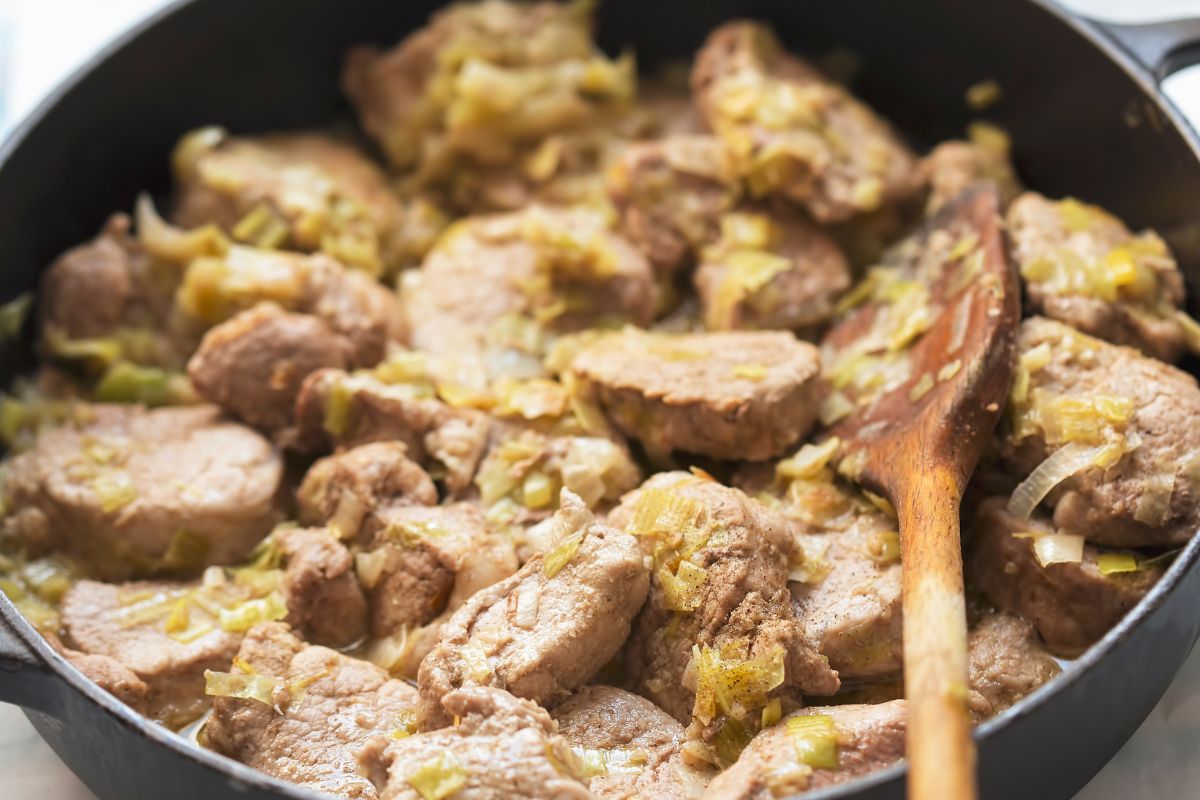 Kotlety wieprzowe z sosie porowym