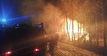 Nocny pożar przy ulicy Przepiórczej w Lublinie. Spłonęła altanka