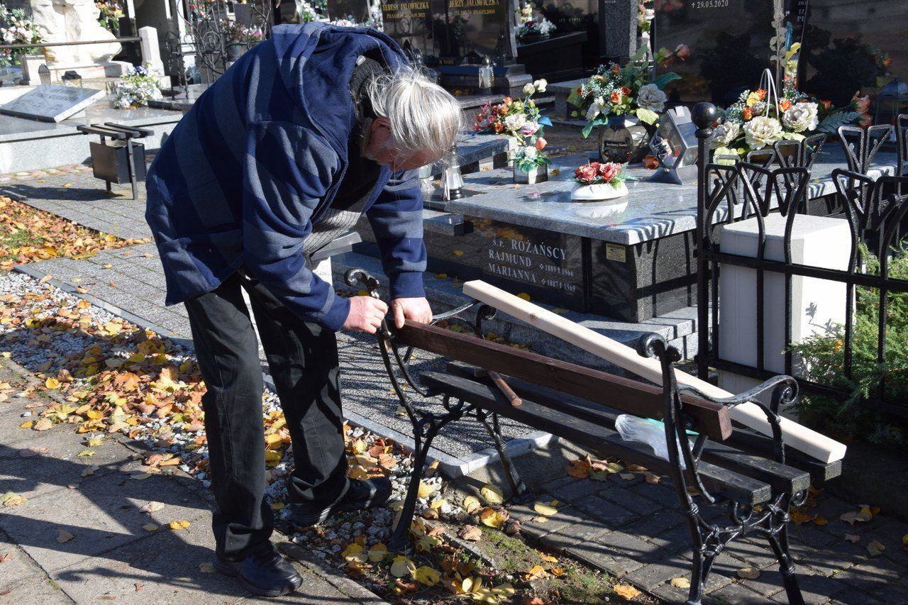 Mieszkańcy Zduńskiej Woli powiatu przygotowują się do Wszystkich Świętych