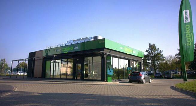 Zakupy w Żabce bez wychodzenia z auta. Start w sobotę