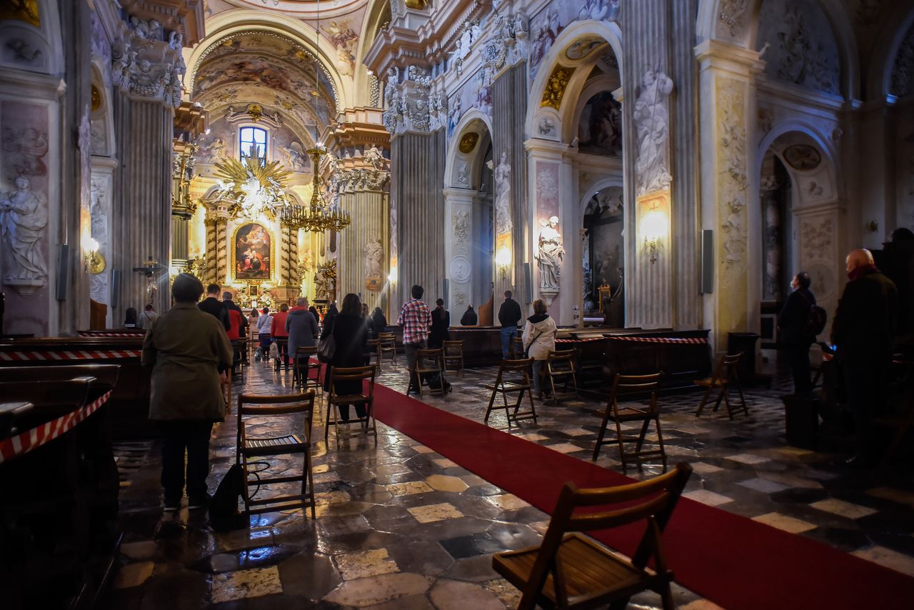 Odmrażanie gospodarki. Zmiany w kościołach. Czy można chodzić bez maseczki? Jakie zmiany?