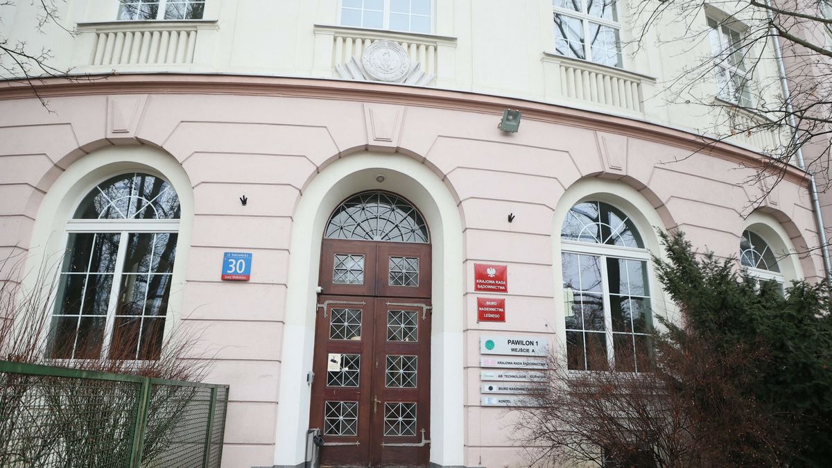 Policja w siedzibie KRS. Trwa przeszukanie