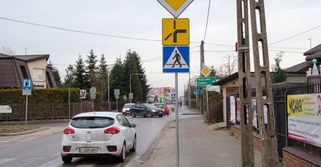 Znak T-6 gubi kierowców. Wielu nie wie, kiedy należy użyć kierunkowskazu