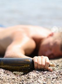Zakaz wstępu na Ibizę? Władze walczą z pijanymi turystami