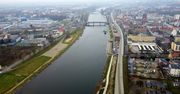 Gorzów: "Ogrodzenie to nie słup ogłoszeniowy". Miasto bierze się za reklamowy bałagan
