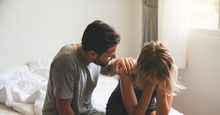 Przez lata nie znały prawdy. Żony gejów cierpią w ukryciu