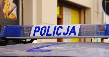 Zakrwawiony mężczyzna wszedł do sklepu w Warszawie i umarł. Nieoficjalnie: Miał zostać raniony nożem