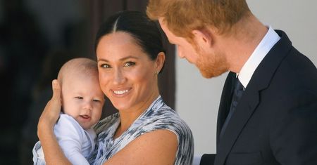 Co się dzieje z dziećmi księcia Harry'ego i Meghan Markle? Ich rodzice dawno już mieli wrócić z podróży po Europie...