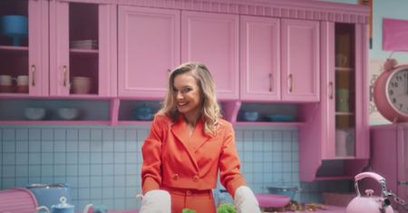 Nowy spot TVP Kobieta wywołał oburzenie. Internauci nie mają złudzeń