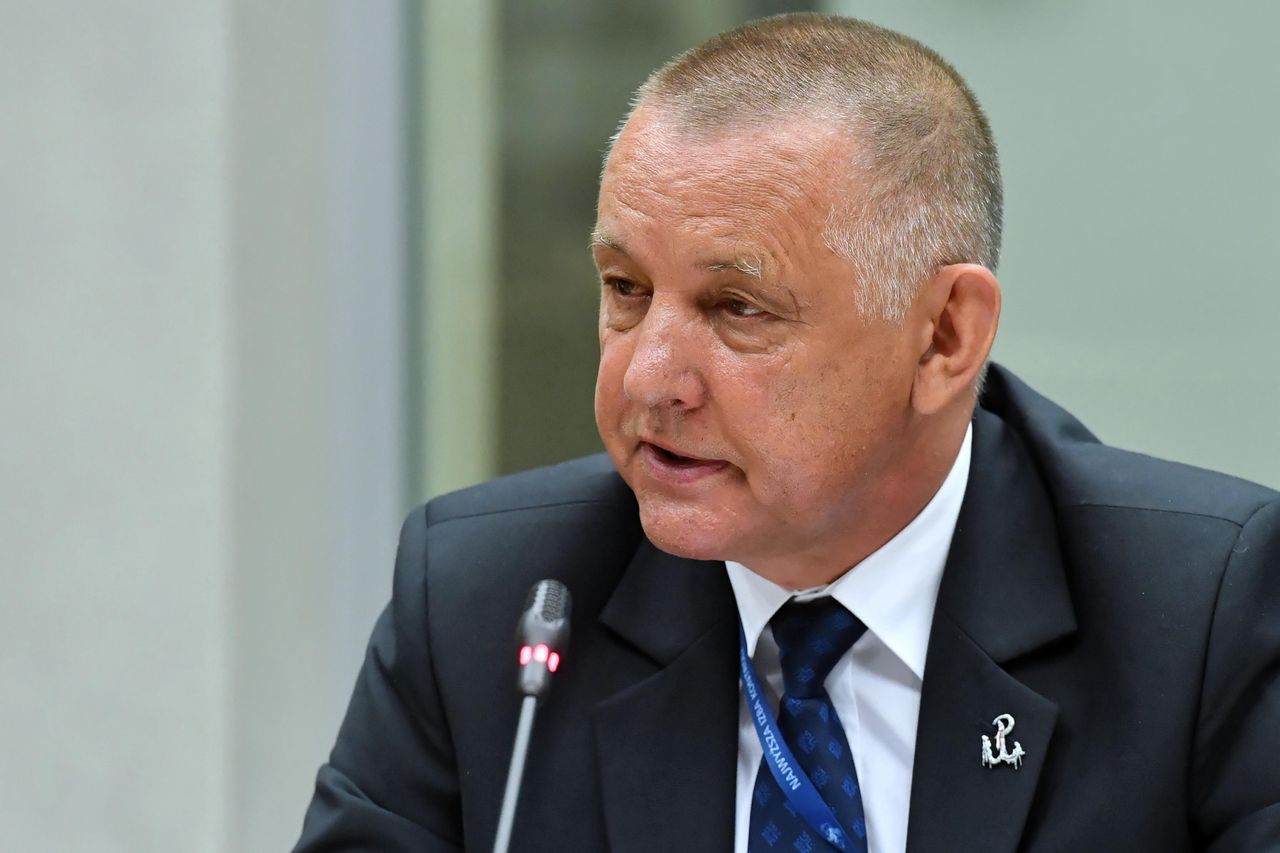 Banaś pokazał rządowi żółtą kartkę. "Oto realny stan budżetu państwa"