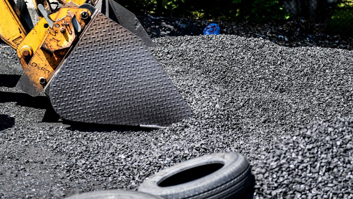 Polacy ustawiają się w kolejkach po węgiel 