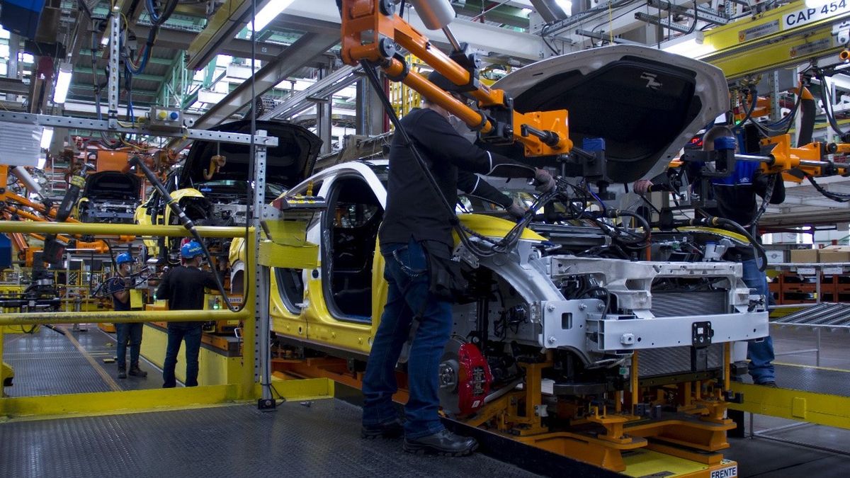 Produkcja elektrycznego samochodu wymaga mniejszej liczby pracowników