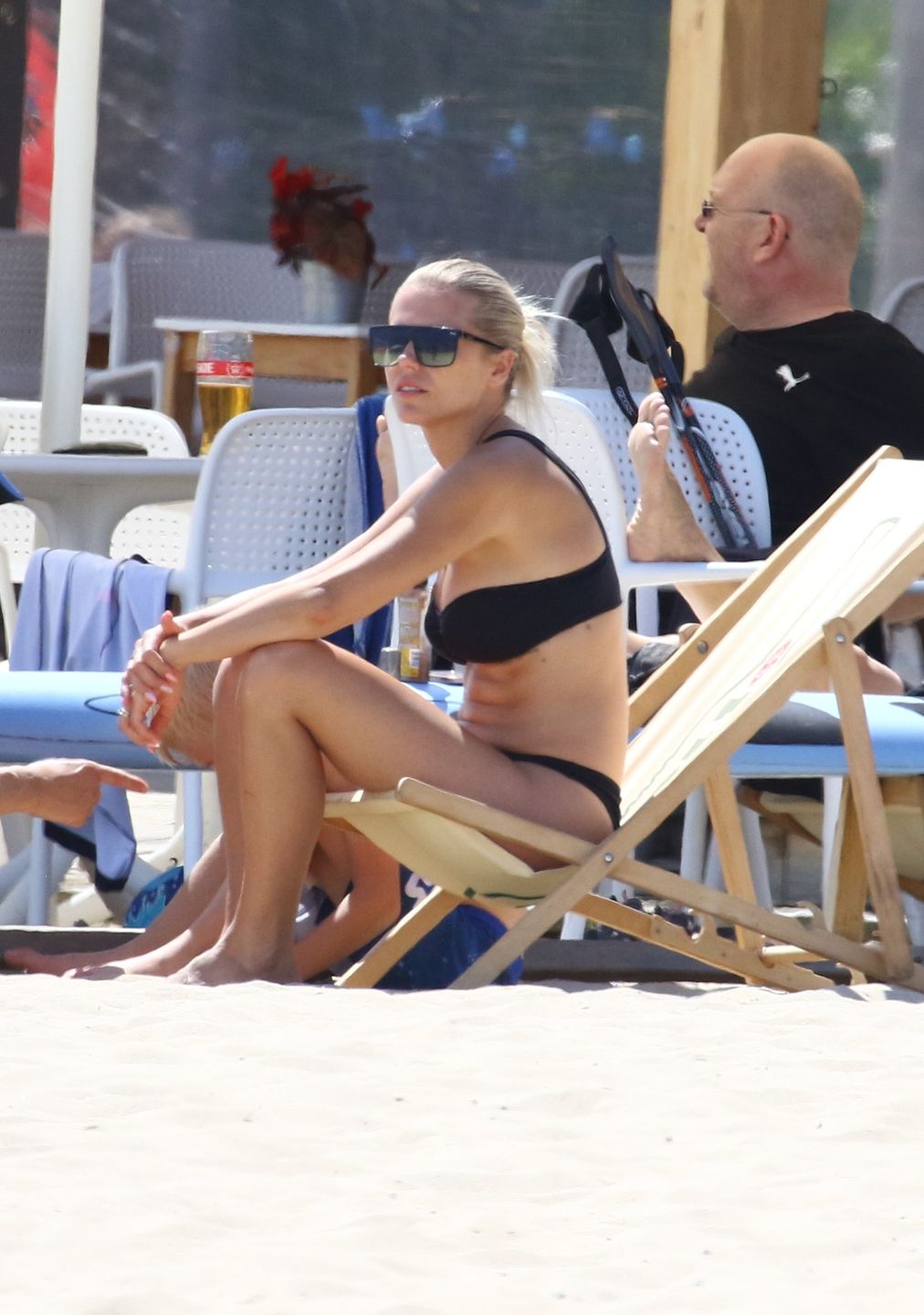 Marcin Mroczek wypoczywa nad morzem z żoną i synami