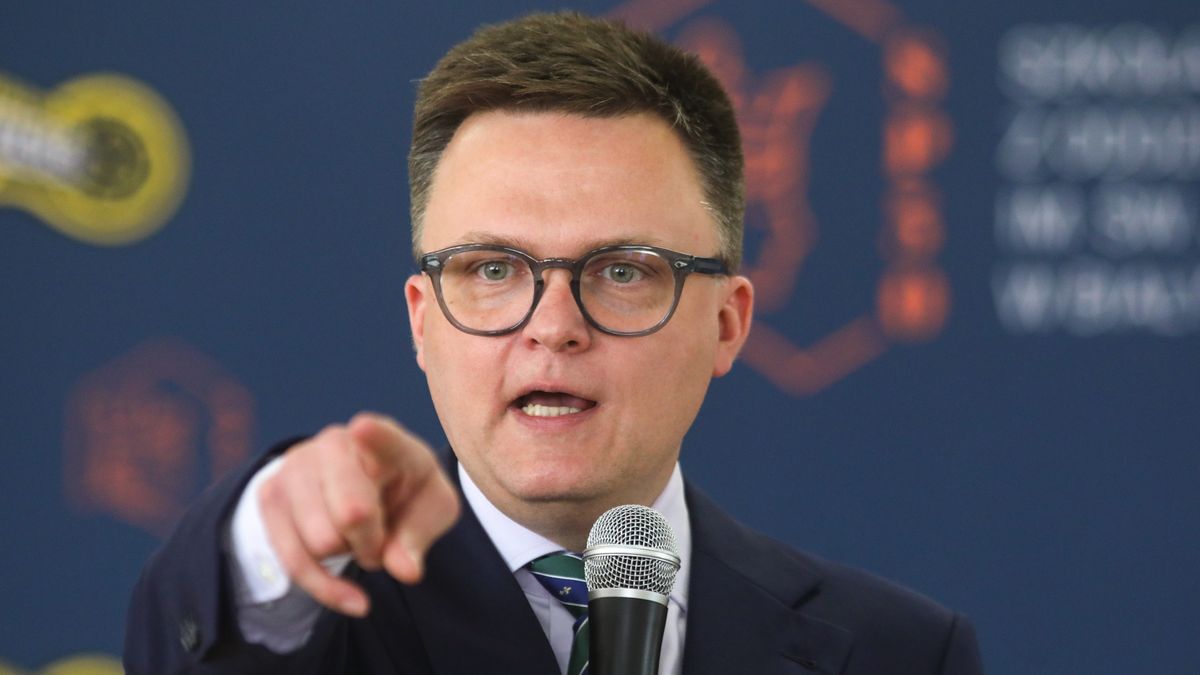 Białystok, 30.04.2024. Marszałek Sejmu Szymon Hołownia podczas spotkania z uczniami Szkoły Podstawowej nr 50 im. św. Jadwigi Królowej Polski w Białymstoku w ramach lekcji obywatelskiej, 30 bm. (amb) PAP/Artur Reszko