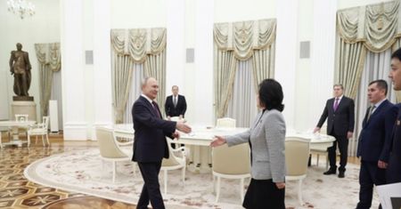 Działo się, gdy byłeś w pracy. Wysłanniczka Kima przywiozła miłe prezenty Putinowi
