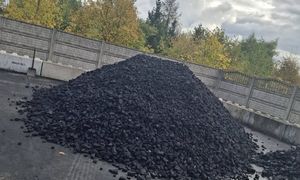 Plaga oszustw. Sprzedają tani węgiel i pellet w internecie. Policja ostrzega