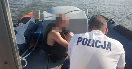 Kajakarz wywrócił się na zalewie Zemborzyckim. Okazało się, że był pijany i nie umiał pływać
