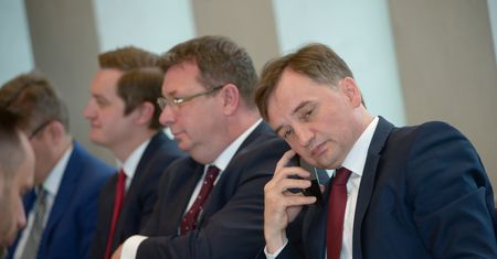 Wniosek o wotum nieufności dla Ziobry. Komisja wydała negatywną opinię