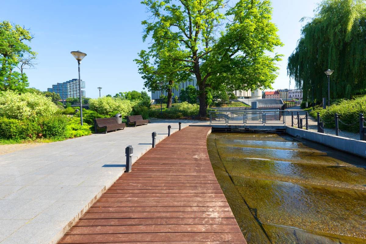 Bydgoszcz: Wioślarz na stałe nad Młynówką. Rzeźba Jerzego Kędziory wzbogaci przestrzeń