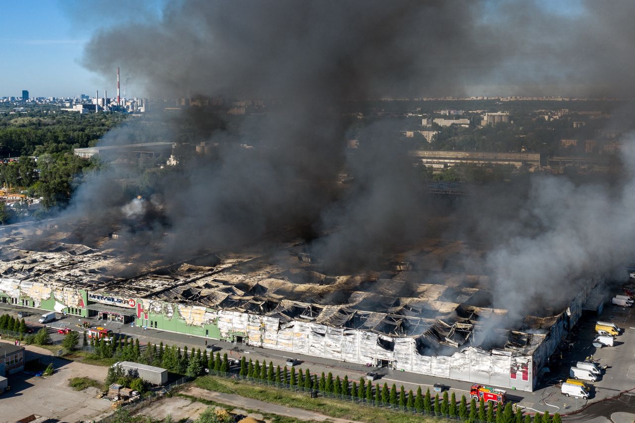 Fire at the hall at 44 Marywilska Street in Warsaw. CNN writes about Russian sabotage.