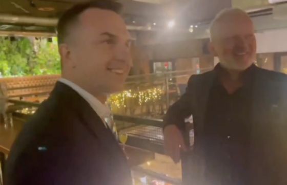 Ludzie z TVP na imprezie z politykami KO. Nabrali wody w usta