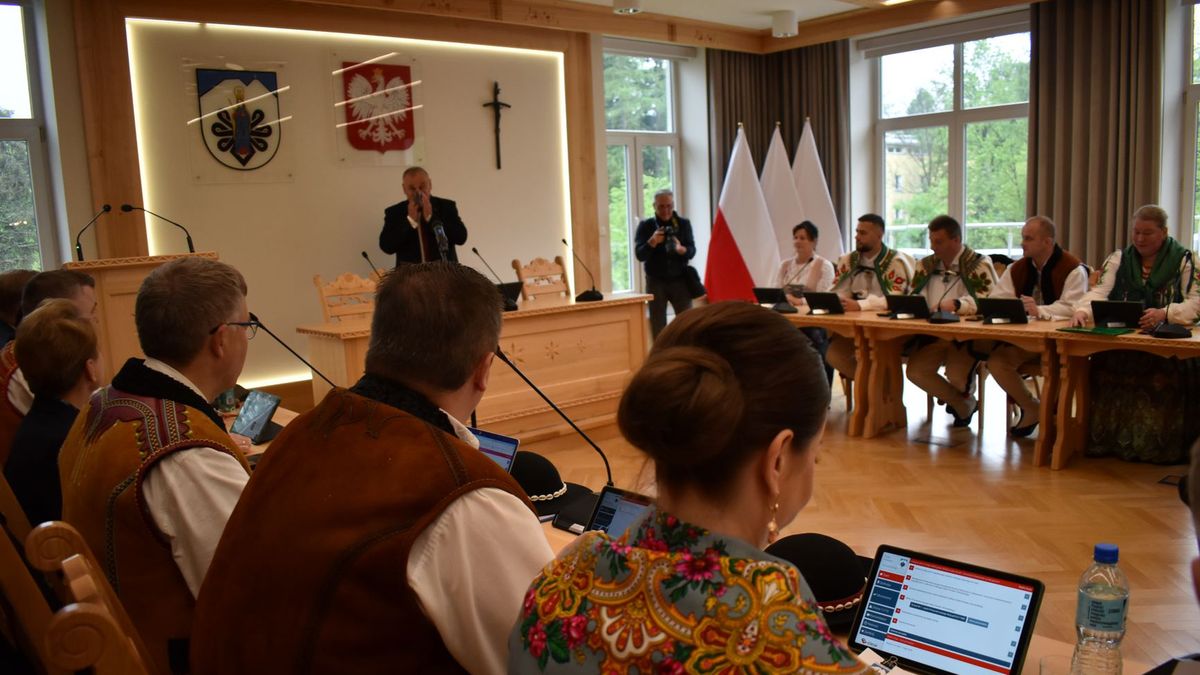 Pierwsza Rada Powiatu Tatrzańskiego przyniosła zaskakujące rozstrzygnięcie. PiS został pozbawiony władzy.