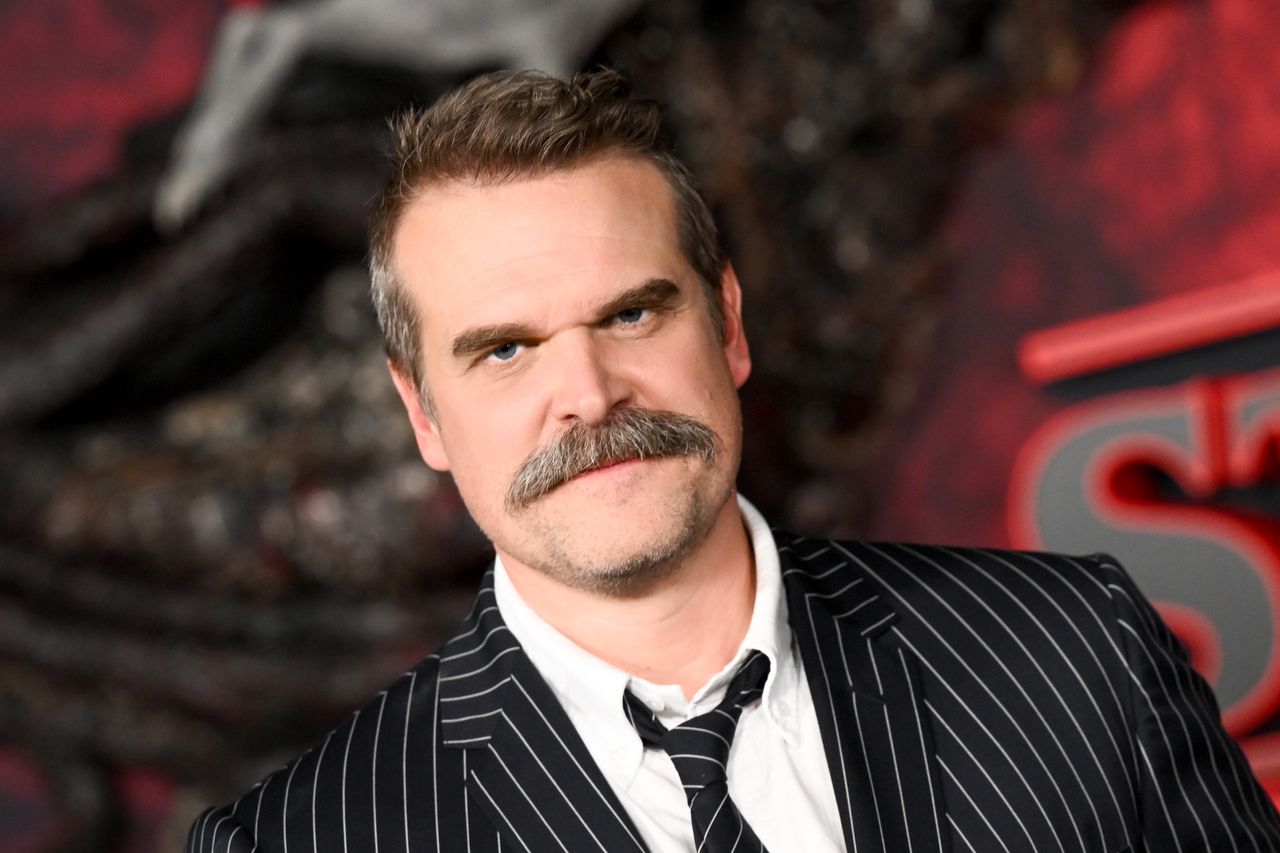 David Harbour rezygnuje z filmu "Behemoth!". Jest zbyt przytłoczony