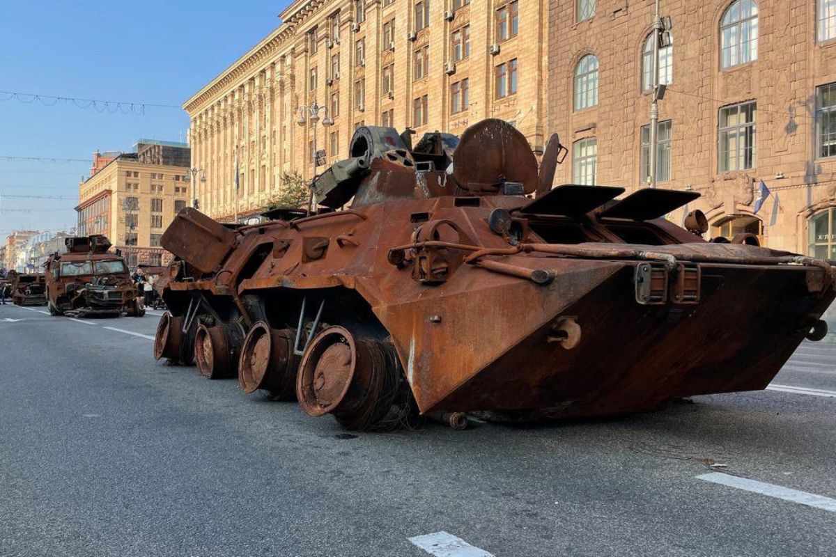 Rosyjskie czołgi w Kijowie. Nie o taką defiladę chodziło Putinowi
