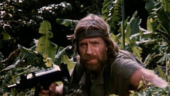 Chuck Norris w bezkompromisowej walce o przetrwanie. Dziś wieczorem w TVP1 prawdziwy klasyk!