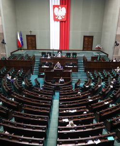 Posłowie pracują coraz mniej. Liczba posiedzeń spada