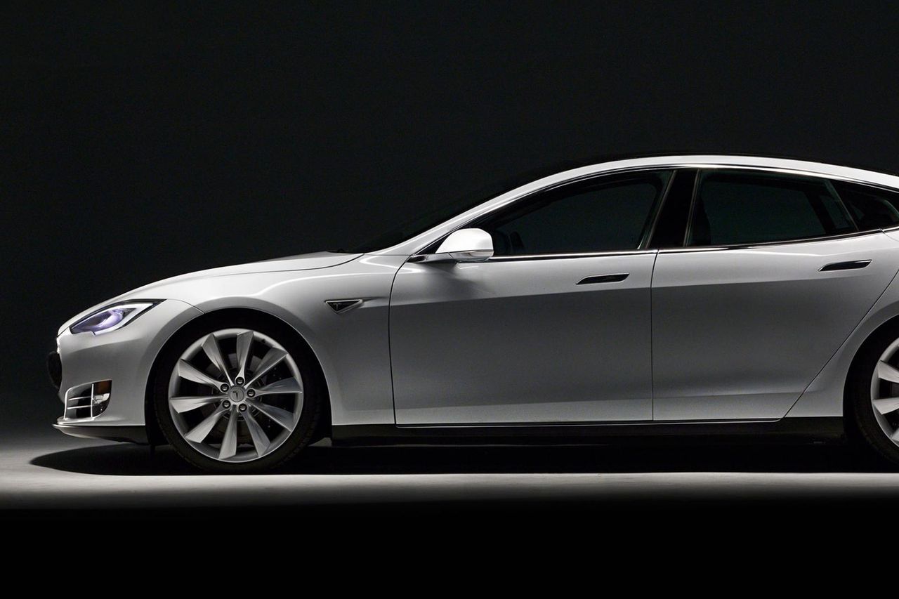 Włamanie na serwery Tesli: atakujący kopali kryptowaluty na samochodach