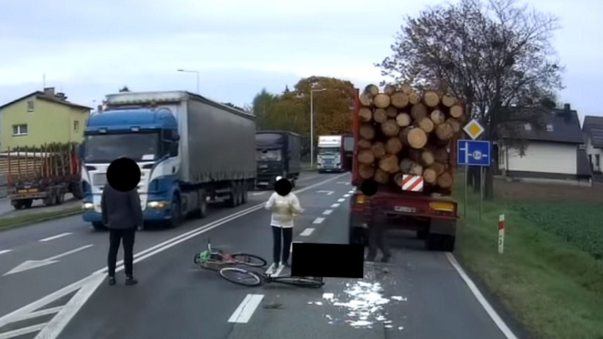 Rowerzysta zginął pod kołami ciężarówki