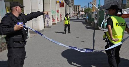 Policjanci pracują w karygodnych warunkach