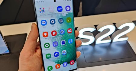 Android 13 z One UI 5 zmierza na smartfony Samsunga. Padł termin