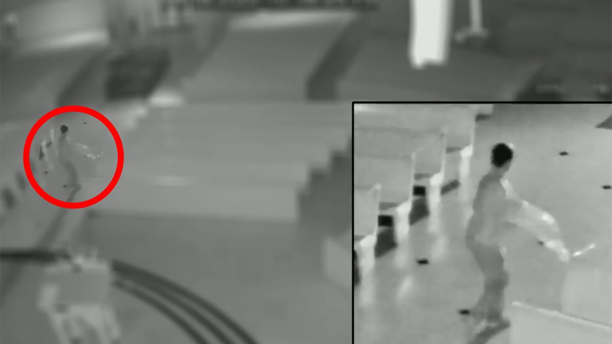 Wandal podpalił kilka ławek w stojących przed ołtarzem