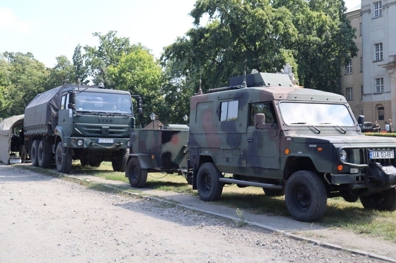 Dziś i jutro przy zamku w Rydzynie czekają atrakcje w ramach kolejnej edycji pikniku militarnego