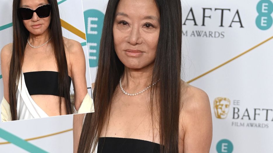 Vera Wang na gali rozdania nagród BAFTA - skąpa kreacja niemal się z niej zsuwała