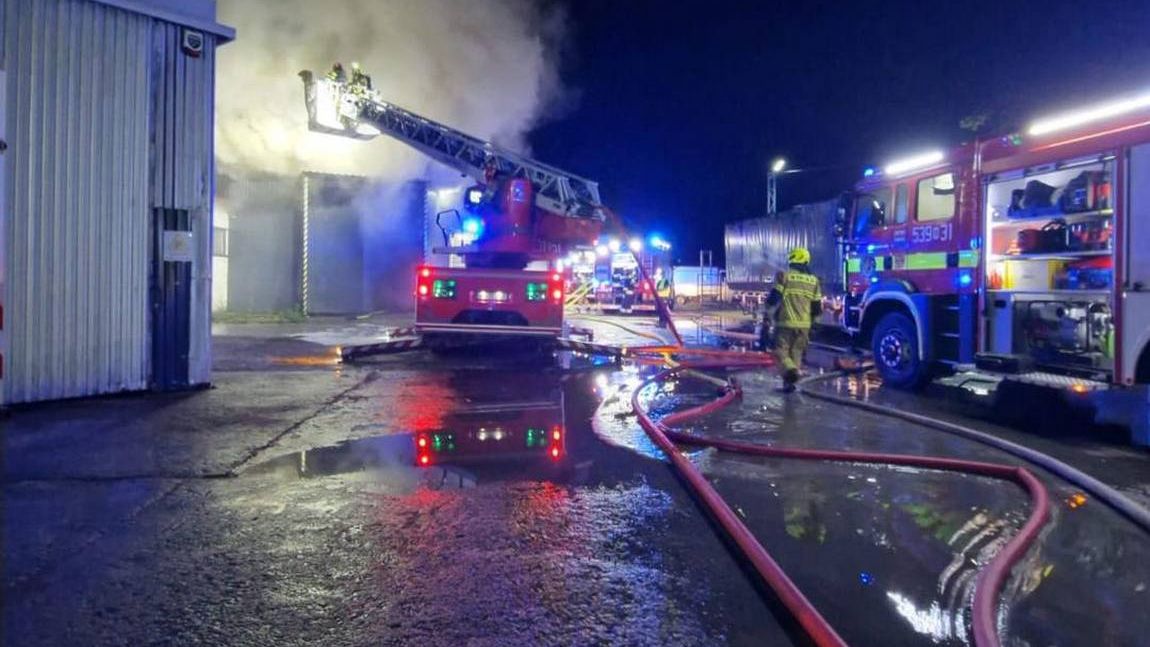 Pożar hali z chemikaliami w Nowym Dworze Mazowieckim