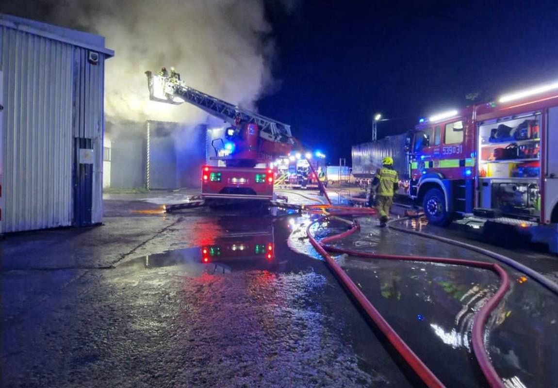 Pożar hali z chemikaliami w Nowym Dworze Mazowieckim