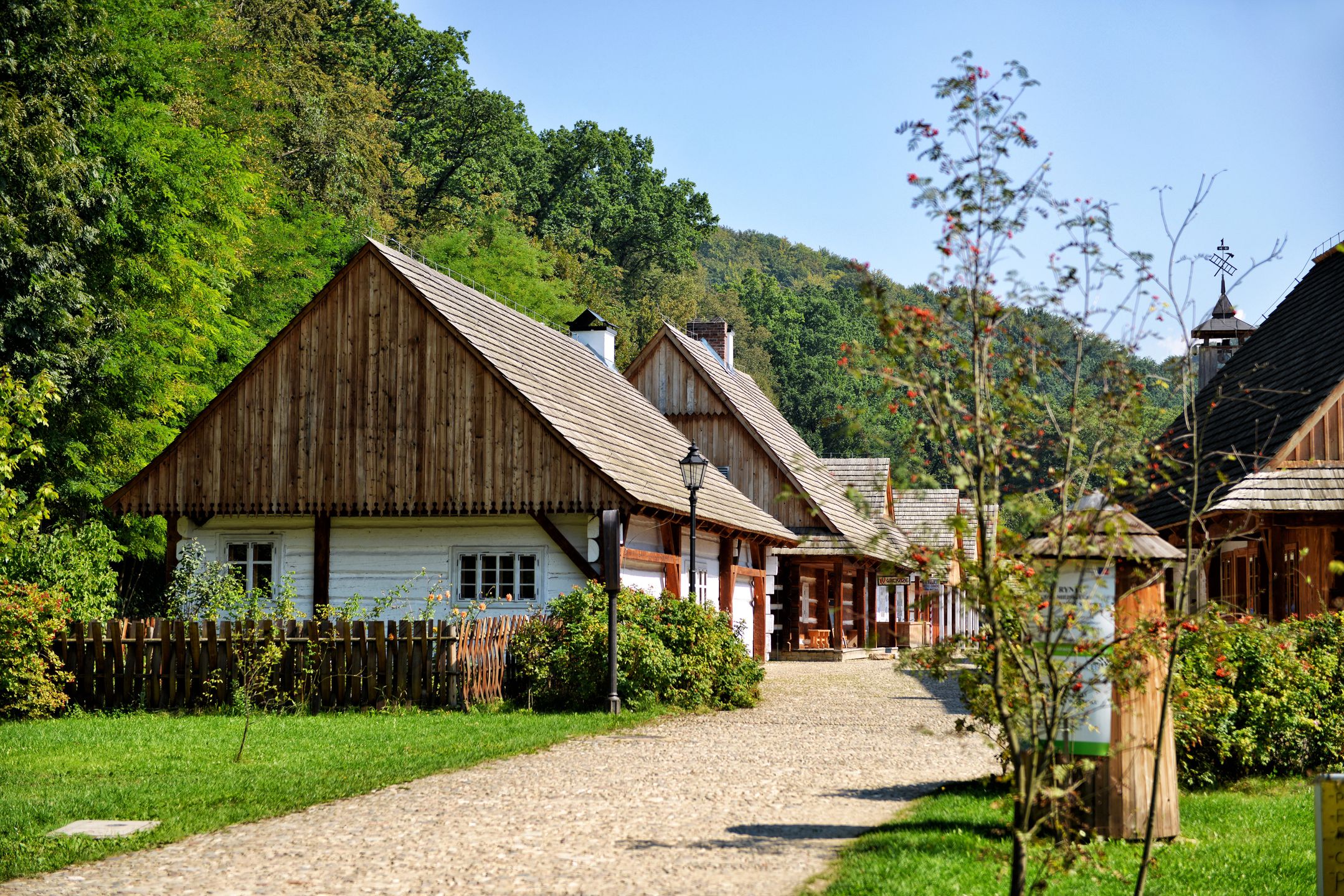 skansen, sanok, bieszczady, chata, rynek galicja, podkarpacie, kultura, sztuka, zabytek, drewniane, stare, deska, ogródek, tradycja, etnografia, muzeum, dach