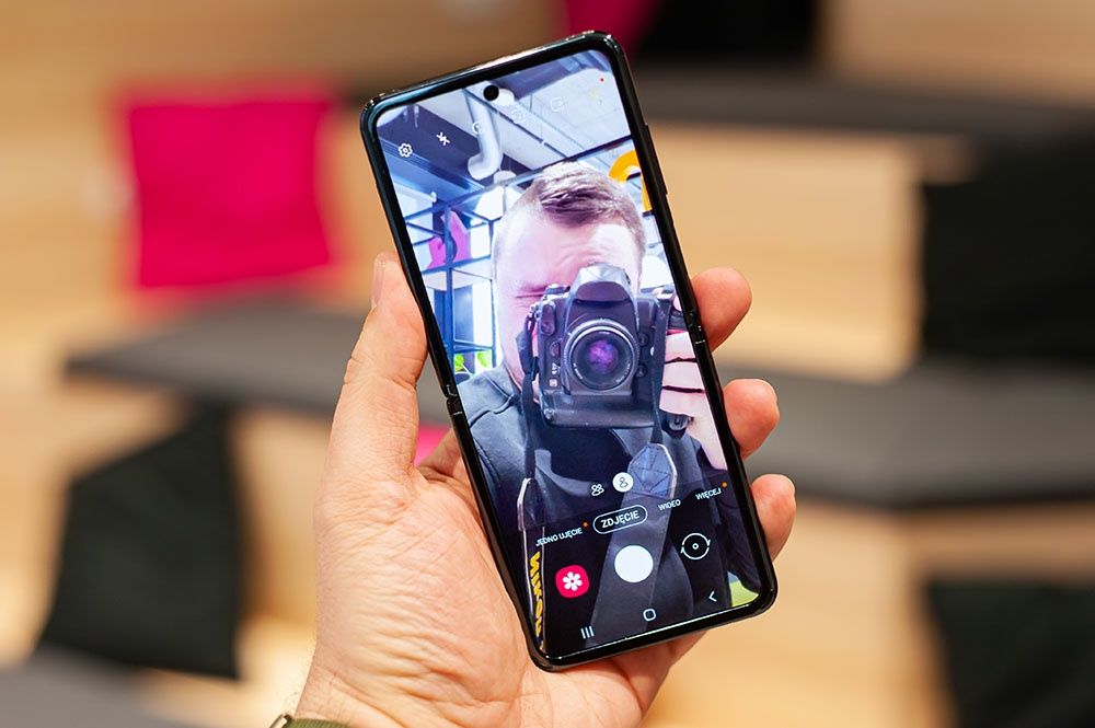 Samsung Galaxy Z Flip - przód