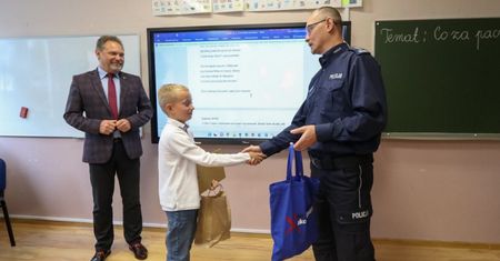10-latek podniósł na ulicy 10 tys. zł. Takie dostał znaleźne
