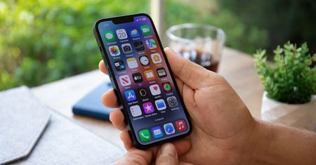 Dołącz do grupy Komputronicy i wygraj iPhone 14. Pomóż odpalić konkurs