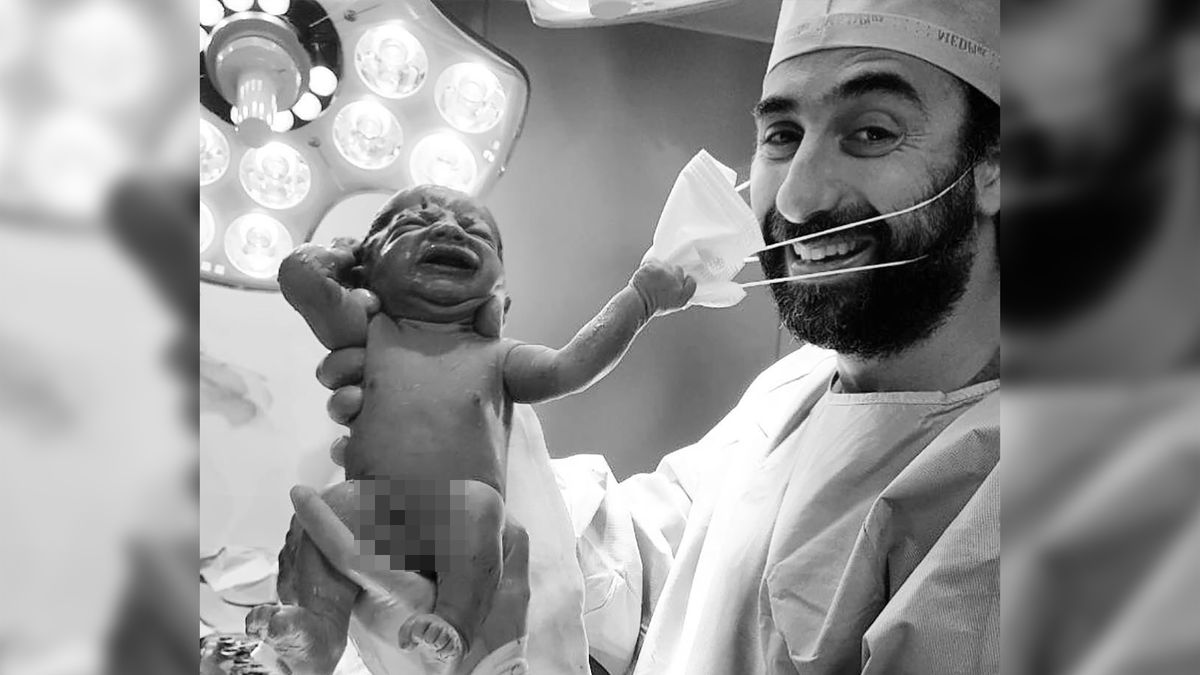 Zdjęcie dnia. Urodził się i od razu ściągnął maskę lekarzowi 1