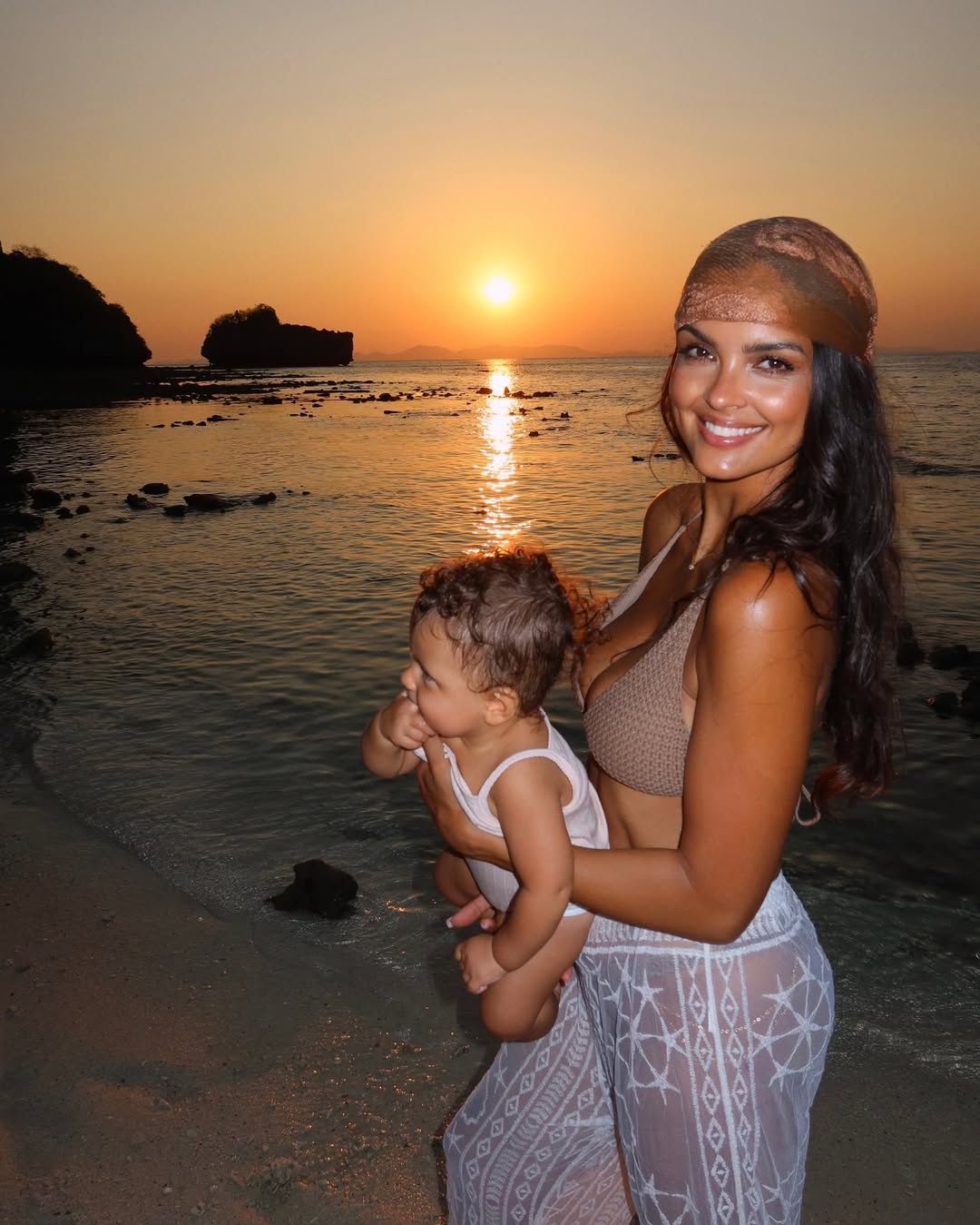 Klaudia El Dursi bryka po tajlandzkiej plaży w bikini