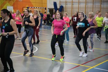Chrzanów: Gorące rytmy, szczytny cel - Zumba połączyła kobiety. Maraton Charytatywny ZUMBA fitness "Kobiety Kobietom"