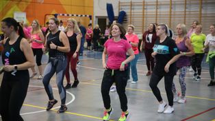 Chrzanów: Gorące rytmy, szczytny cel - Zumba połączyła kobiety. Maraton Charytatywny ZUMBA fitness "Kobiety Kobietom"