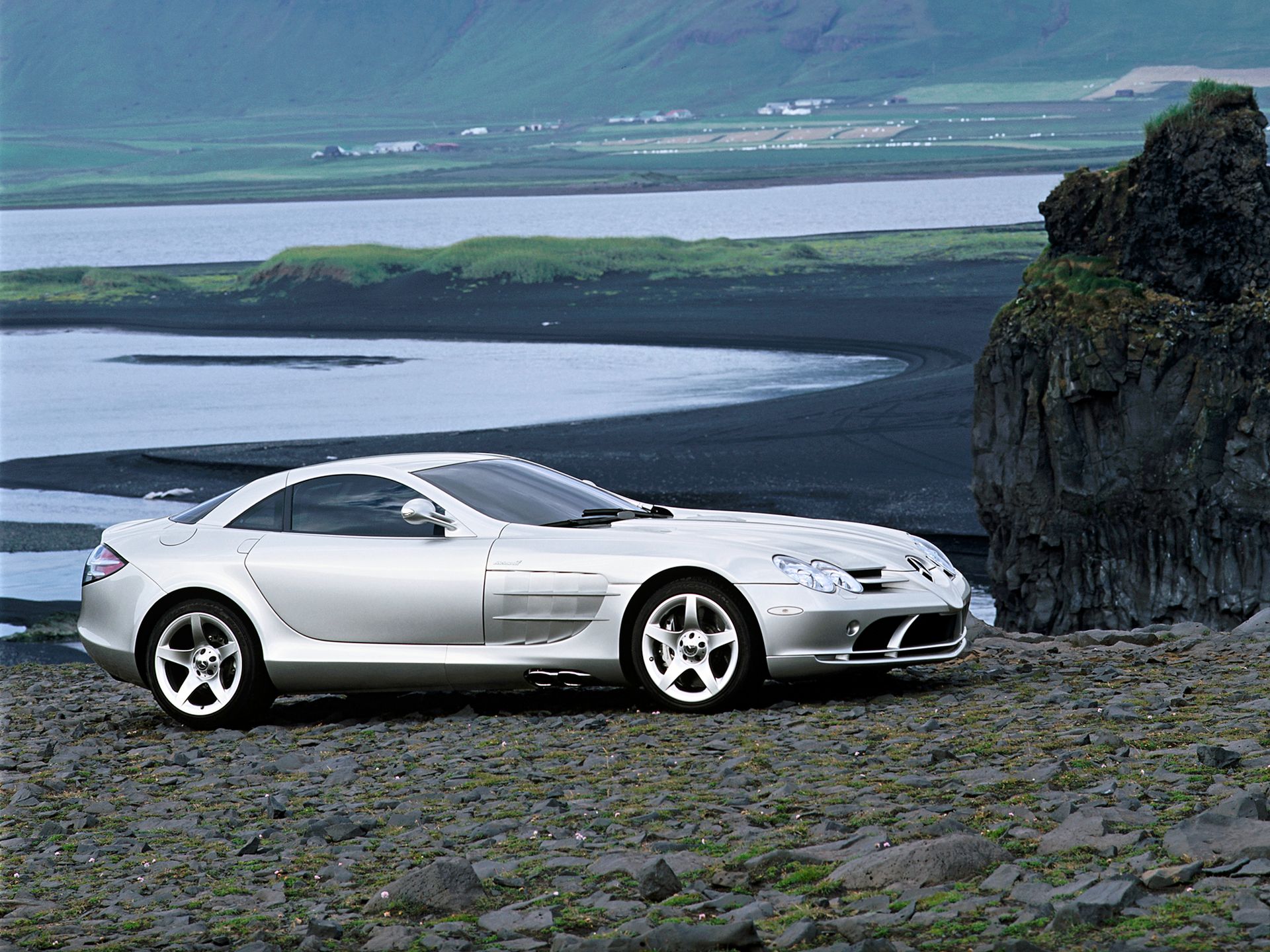 Pokolenie wcześniej: Mercedes-Benz SLR McLaren 16