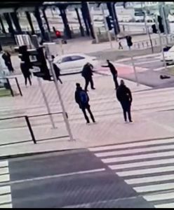 Zarzut dla nożownika z Poznania. Co dokładnie nagrały kamery monitoringu?