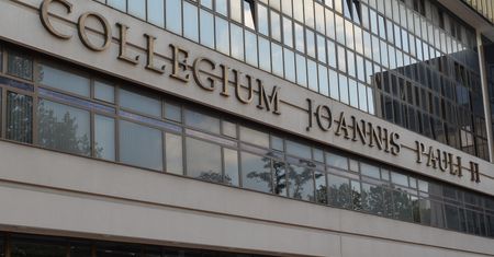 Jan Paweł II. Kolegium Rektorskie KUL o "szkalowaniu" dobrego imienia Polaka